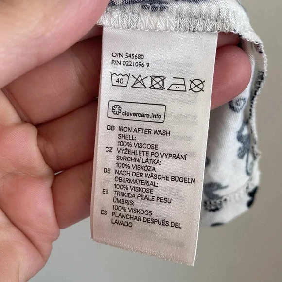 H&M Divided black & white seahorse print sleeveless crop top NWT size small - Picture 6 of 6